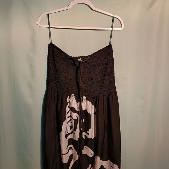 Black & White Smocked Strapless Maxi Sundress – Abstract Floral Print - Picture 3 of 5